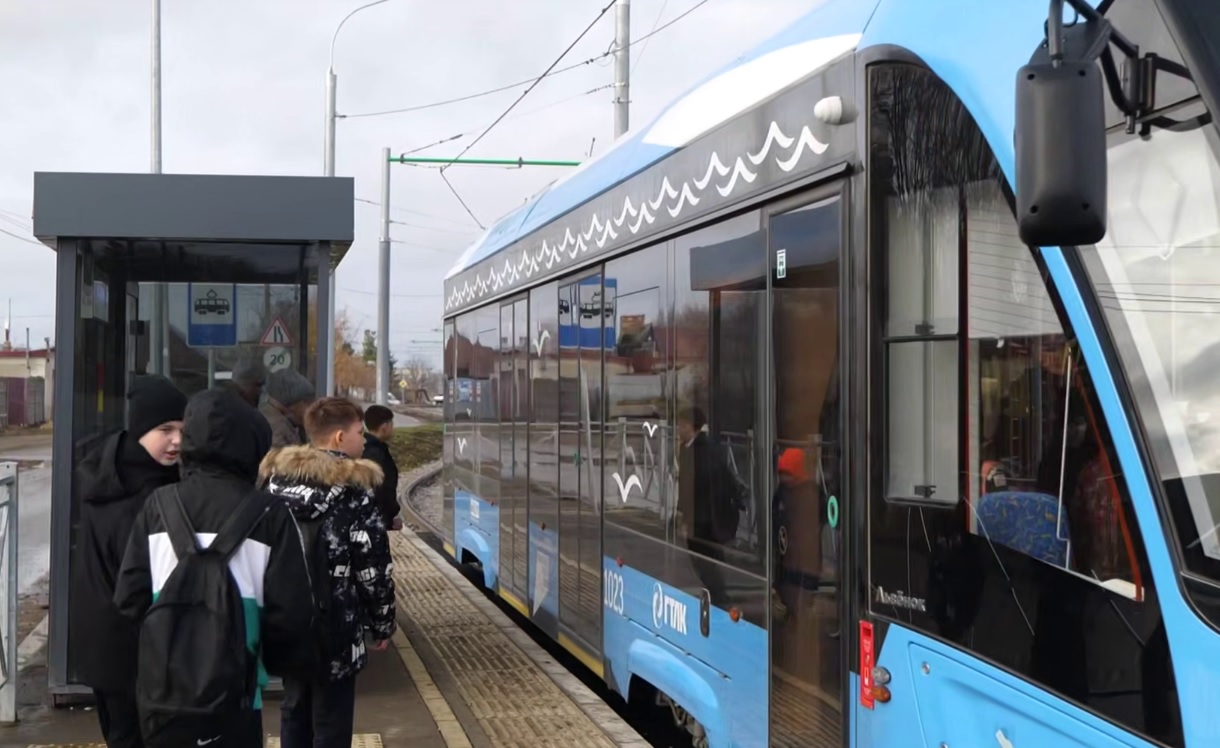 На двух трамвайных маршрутах Саратова установили светофоры и стрелочные переводы